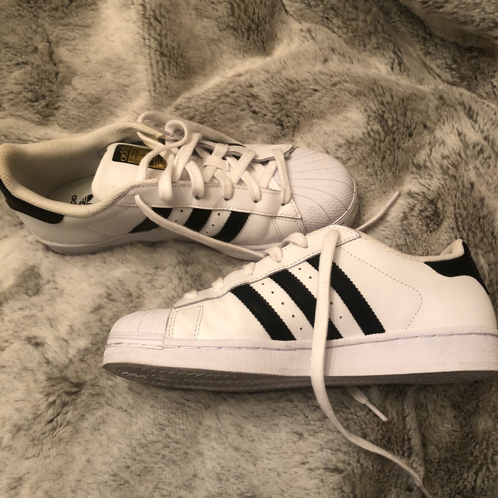 Adidas Superstar size 7